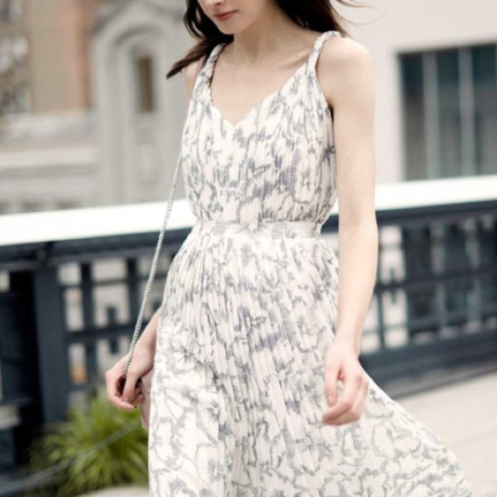 NWT Floral Pleated Floral Chiffon Sketch Dress